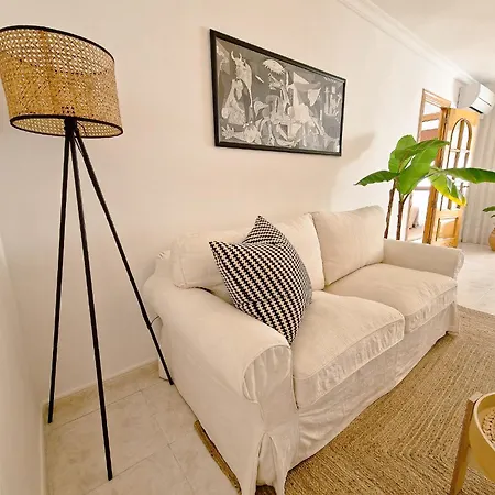 Apartment With Balcony, Ac & Pool Torremolinos