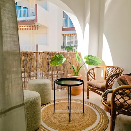 Apartment With Balcony, Ac & Pool Torremolinos