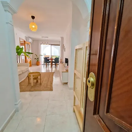 With Balcony, Ac & Pool Appartement Torremolinos