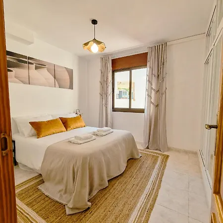 With Balcony, Ac & Pool Apartment Torremolinos