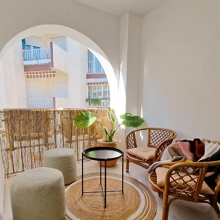 With Balcony, Ac & Pool Apartment *