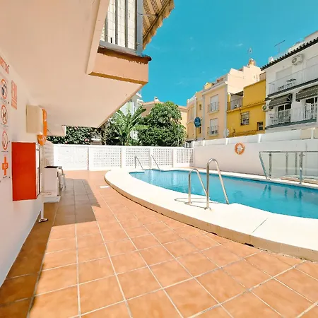 With Balcony, Ac & Pool Apartment Torremolinos